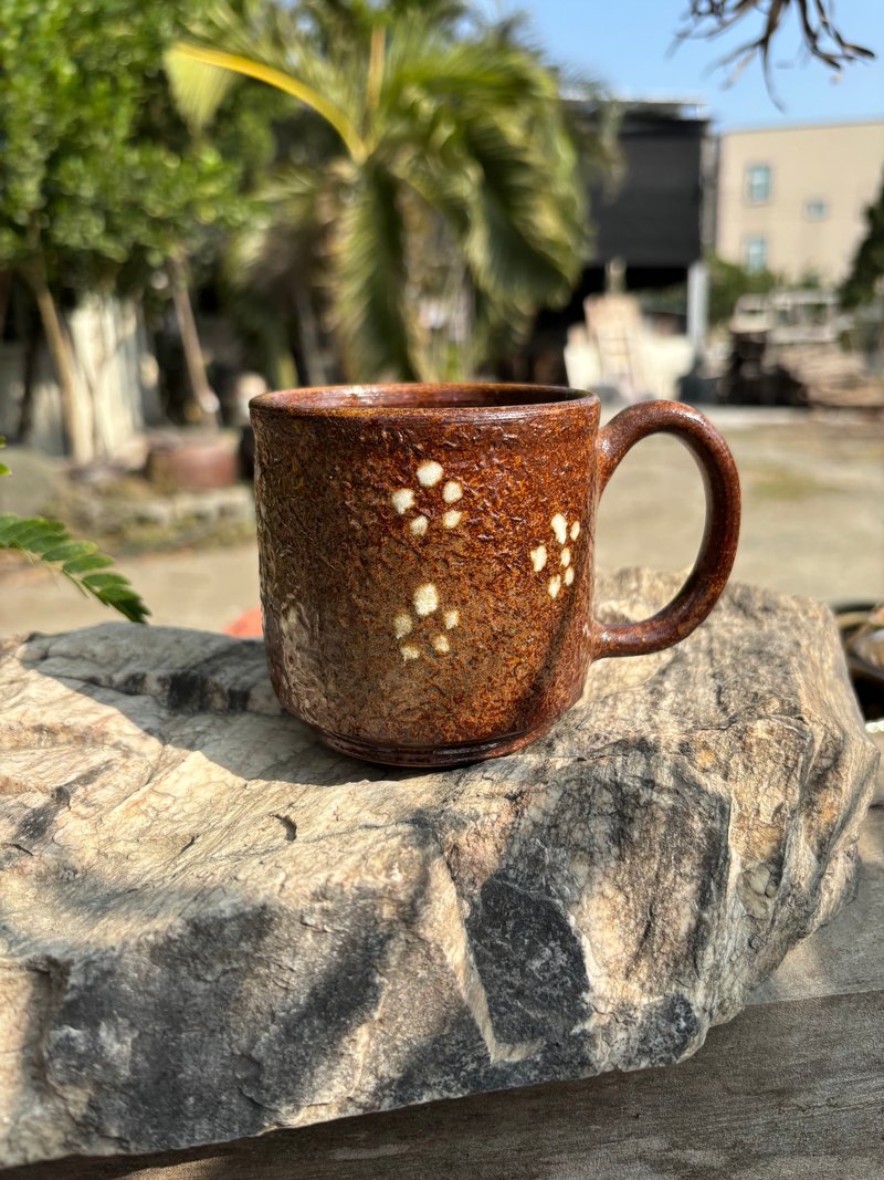 白梅マグカップ - マグカップ - 陶器 ブラウン