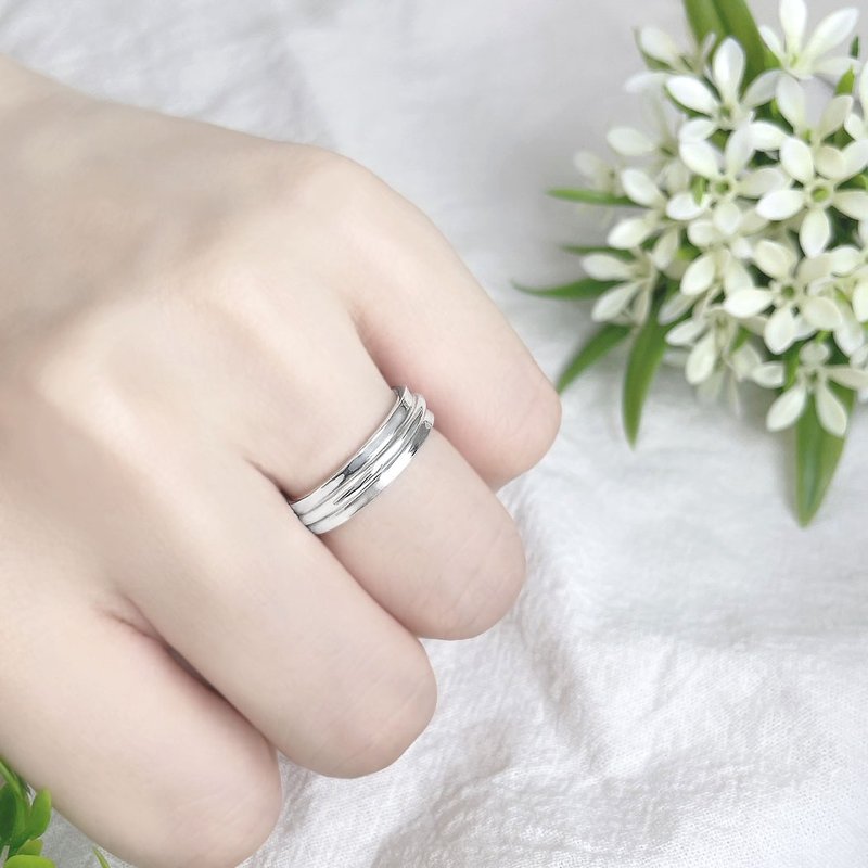 Slightly concave three-dimensional streamlined silver ring - General Rings - Sterling Silver Silver