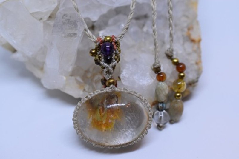 Mixed 3D inclusions ★ Garden quartz macrame pendant garm098 - Necklaces - Gemstone 