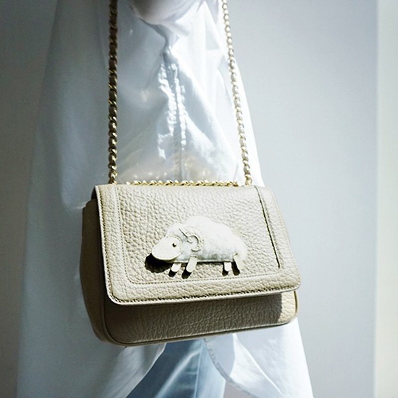 Khaki lamb shape Italian sheepskin cross-body bag - กระเป๋าแมสเซนเจอร์ - หนังแท้ 