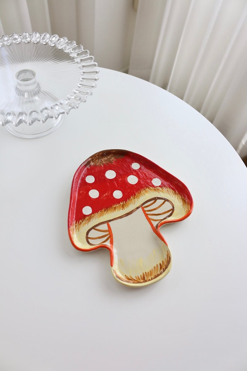 Ceramic Mushroom Plate - 花瓶/花器 - 陶 紅色