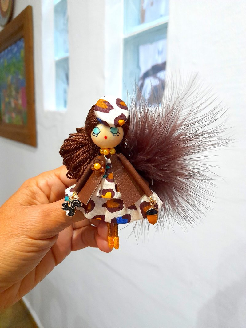 Brooch doll - 胸針 - 木頭 咖啡色