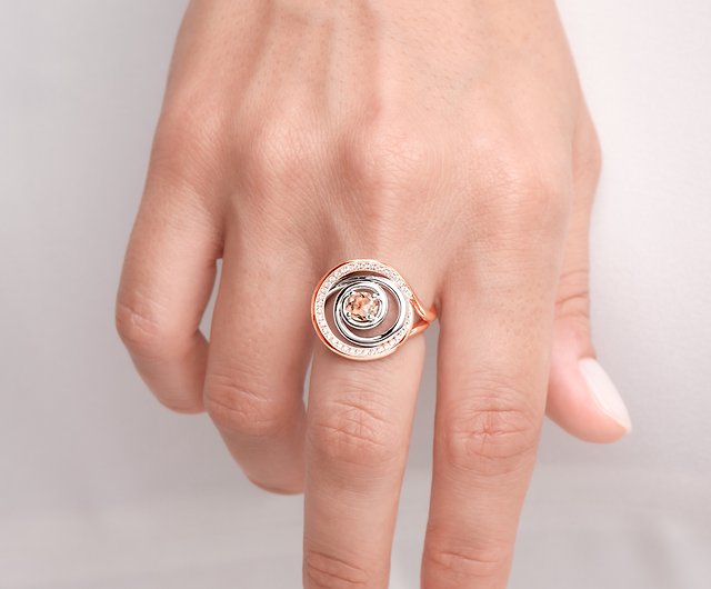 石スパイラルエンゲージリングK14ホワイトゴールドユニークな結婚指輪ミニマリストオルタナティブエンゲージリング - ショップ Majade  Jewelry Design リング・指輪 - Pinkoi