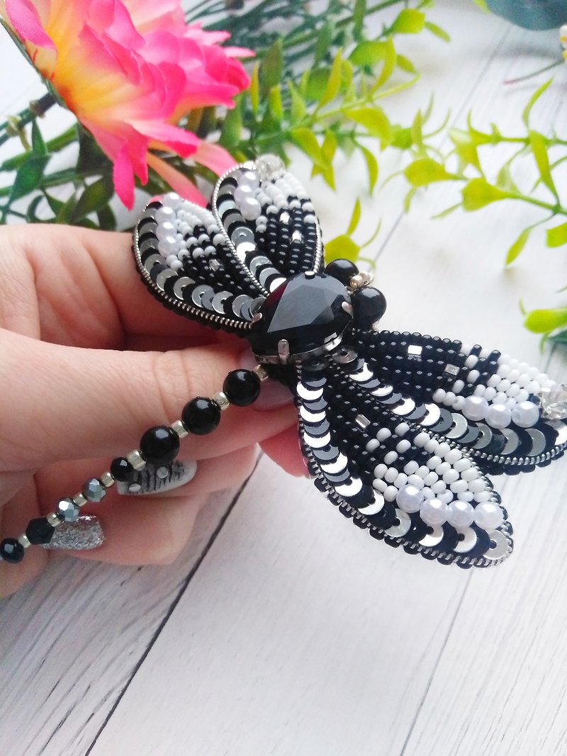 Dragonfly brooch, insect brooch, gift for mom, dragonfly - เข็มกลัด - คริสตัล สีดำ