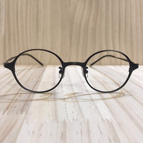 EGlasses。眼鏡物語 站內最高等級UV420濾藍光0度眼鏡│小圓款懷舊黑彈性鈦合金WBT54