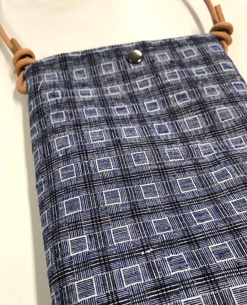 Woven Fabric Cell Phone Bag - กระเป๋าแมสเซนเจอร์ - ผ้าฝ้าย/ผ้าลินิน สีน้ำเงิน