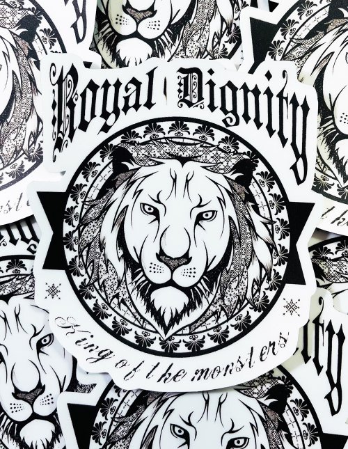 蟲蟲商號X原創設計T-shirt 獅王 獅子 黑白美式風格貼紙 -霧面 厚磅 超耐磨貼紙 防刮 防水貼