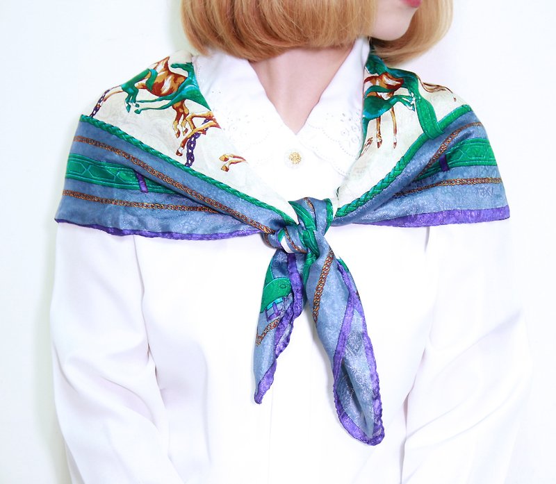 Back to Green::古典絲質絲巾 璀璨鎖鏈交織馬群 vintage scarf (SC-05) - 絲巾 - 絲．絹 藍色
