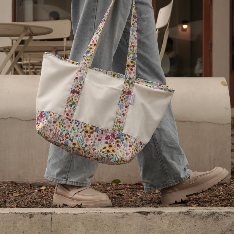 Canvas Tote Bag, Flower lover Pattern - 手提包/手提袋 - 聚酯纖維 白色