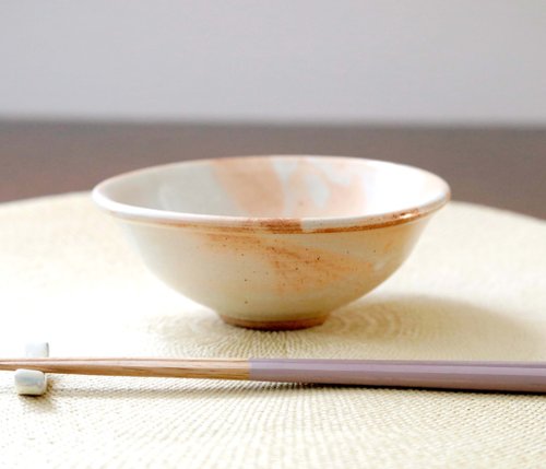 AmetsuchiKaoru Handwork & Art Studio チタンマット釉の飯碗