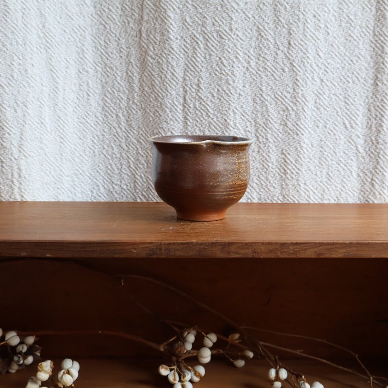 花苞杯 柴燒陶茶杯 - 茶壺/茶杯/茶具 - 陶 咖啡色