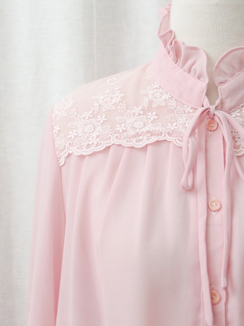 【RE0720T103】 Japanese-made retro pink lace ancient shirt - Women's Shirts - Polyester Pink