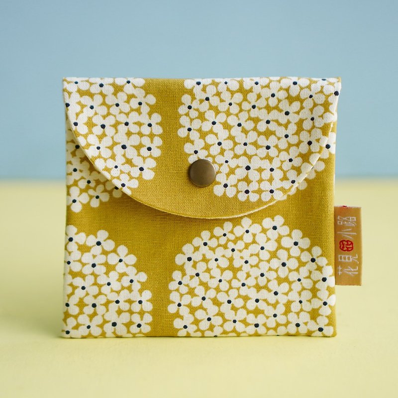 Epidemic prevention gift sanitary napkin bag mask storage bag summer yellow sky flower - Coin Purses - Cotton & Hemp Yellow