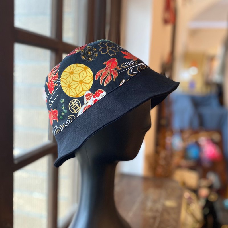 手工製作 浮世繪金魚 雙面配戴 漁夫帽 - 帽子 - 棉．麻 紅色
