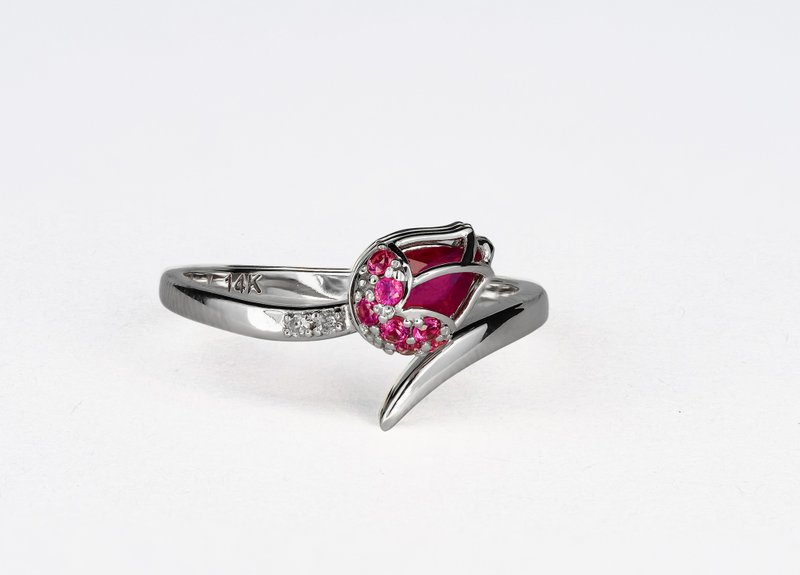 14k gold ring with pear ruby, sapphires and diamonds. - 戒指 - 貴金屬 金色