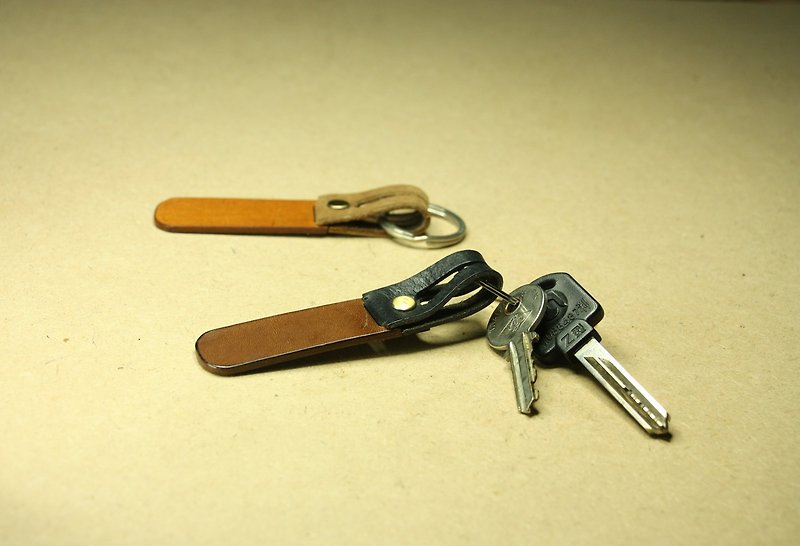 Vegetable tanned leather and crazy horse leather or semi-vegetable tanned leather mix and match a flexible key ring - Keychains - Genuine Leather Brown