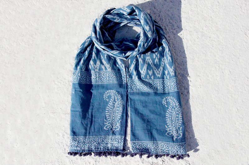 A limited edition of hand-woven pure cotton scarf / indigo blue dye scarves vegetable dyes / vegetation dyeing cotton scarf - blue wool ball tassels and geometric totem - ผ้าพันคอ - ผ้าฝ้าย/ผ้าลินิน สีน้ำเงิน
