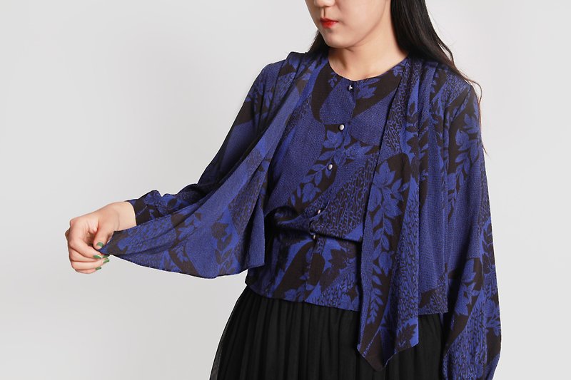 [Shuying] Japanese-made dark blue dark floral two vintage blouses - เสื้อเชิ้ตผู้หญิง - เส้นใยสังเคราะห์ สีน้ำเงิน