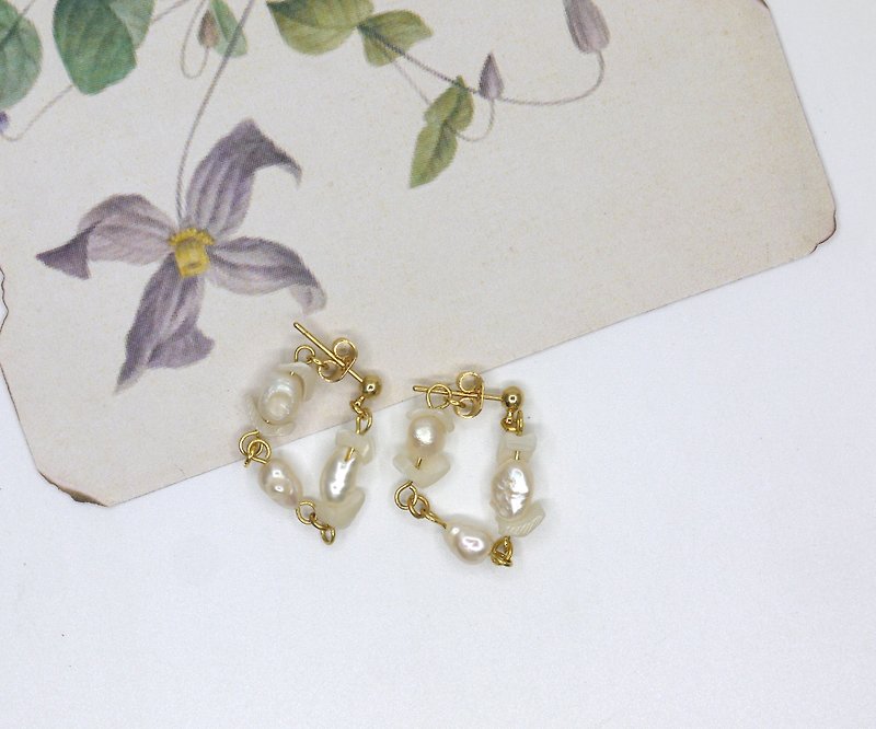 [Riitta] freshwater pearl shell earrings - Earrings & Clip-ons - Gemstone 