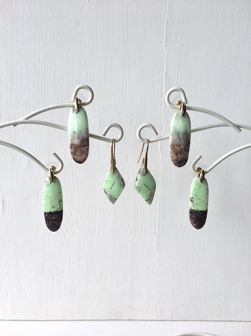 Lemon Chrysoprase hook-earring / Stud-earring brass - Earrings & Clip-ons - Stone Green