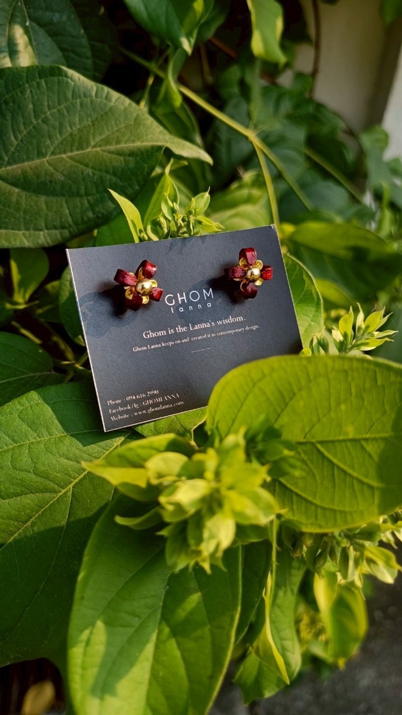 Sailom Saphrang Flowers Earrings (Sailom Saphrang) - 耳環/耳夾/耳骨夾 - 竹 多色