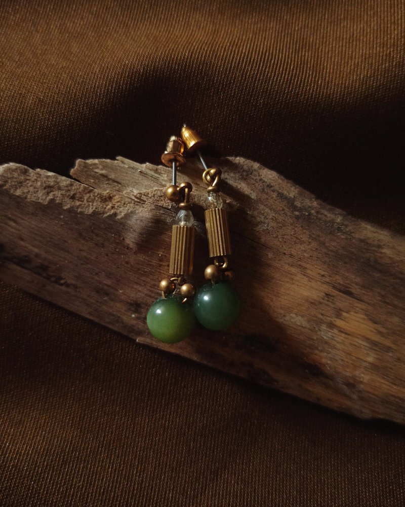 Lishi Stone classic short earrings - Earrings & Clip-ons - Copper & Brass Green