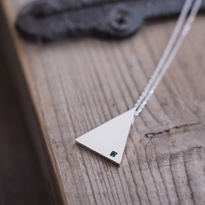 emerald triangle men's necklace Silver 925 - สร้อยคอ - โลหะ สีเขียว