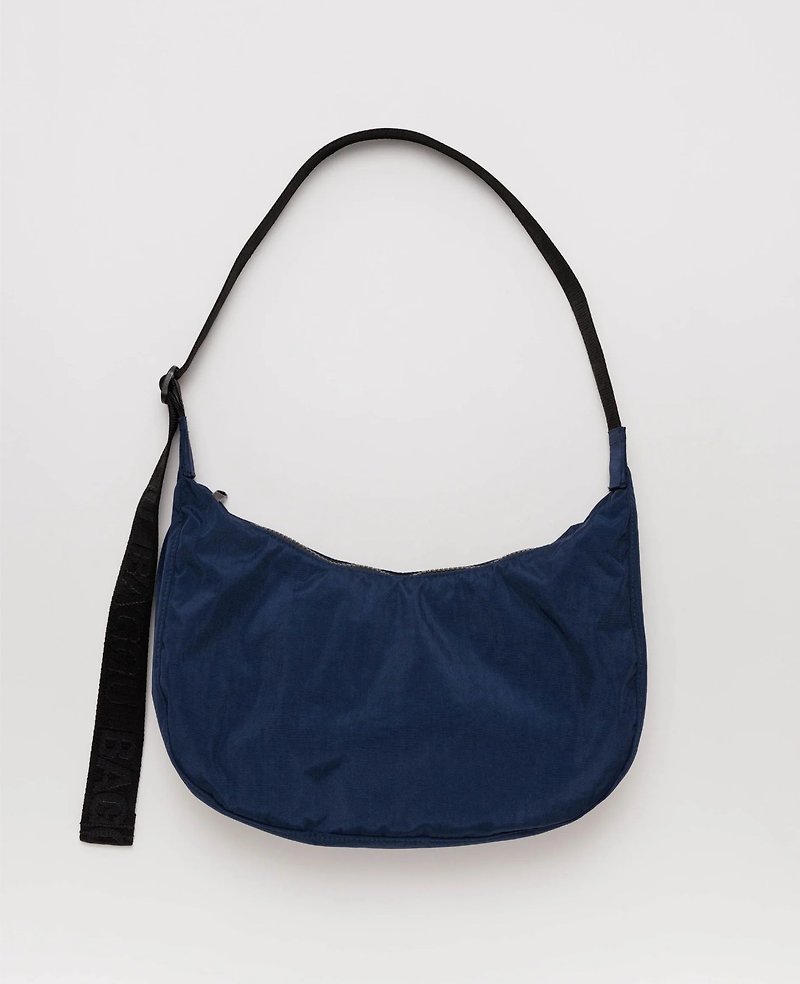 BAGGU - Recycled nylon cross-body moon bag-dark blue - กระเป๋าแมสเซนเจอร์ - วัสดุกันนำ้ สีน้ำเงิน