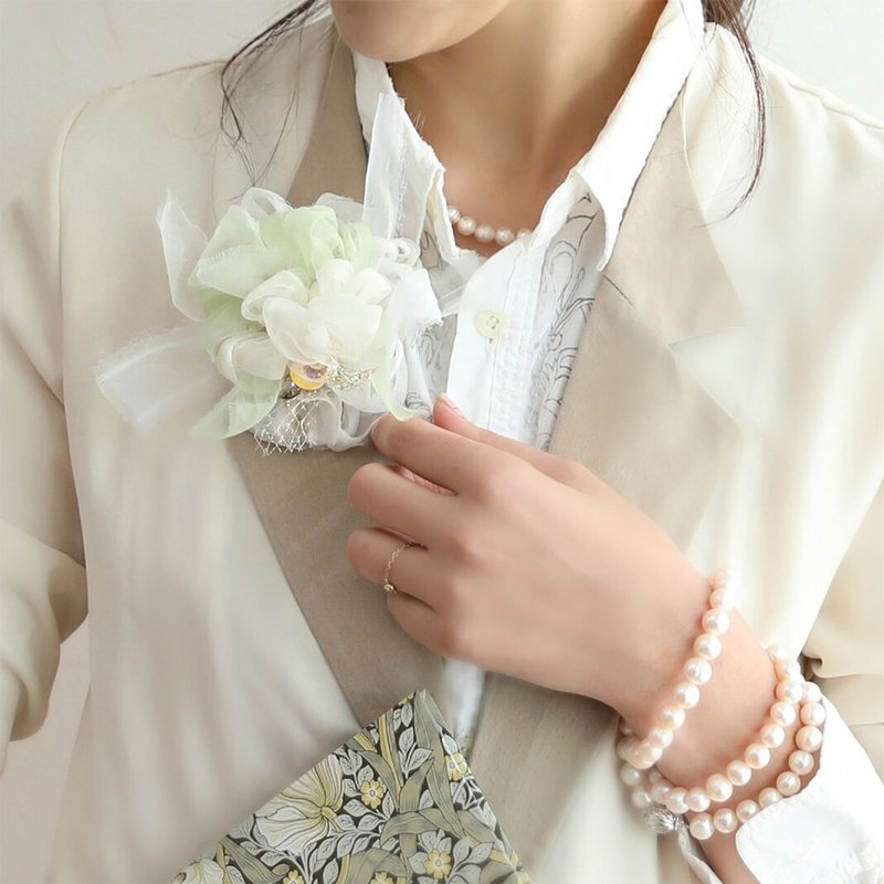 Ivory || やさしく彩る咲き編みコサージュ - 胸花/手腕花 - 聚酯纖維 白色