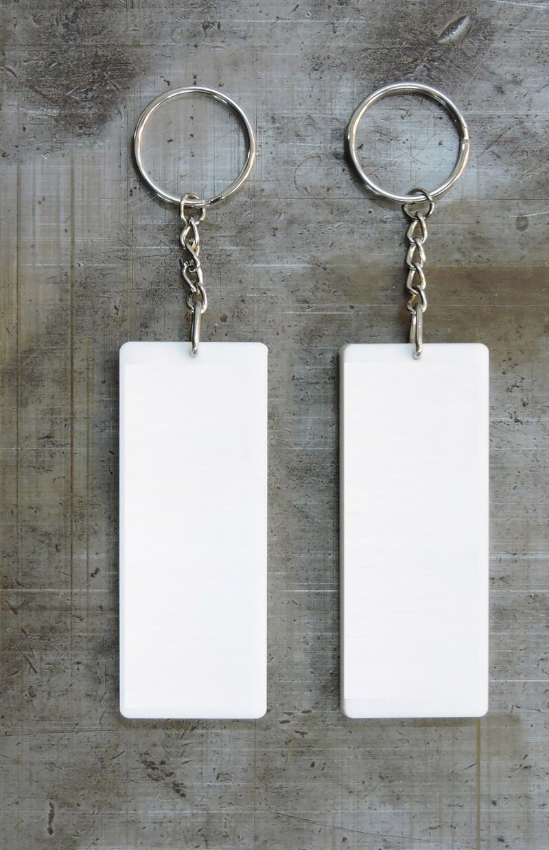 客製化禮物 直向自訂字句白底紅字/黑字匙扣 - 鑰匙圈/鑰匙包 - 壓克力 