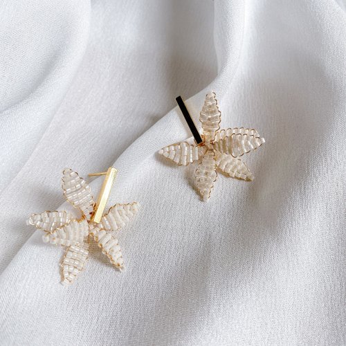 Shooting Star Flower Star Pearl Earrings [Gardenia Blossom] - Shop  shizuka-katasumi Earrings & Clip-ons - Pinkoi