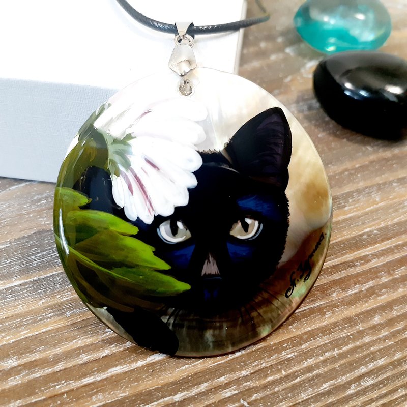 Pearl pendant necklace with Black Cat painted on shell, dainty handmade jewelry - Necklaces - Shell Black