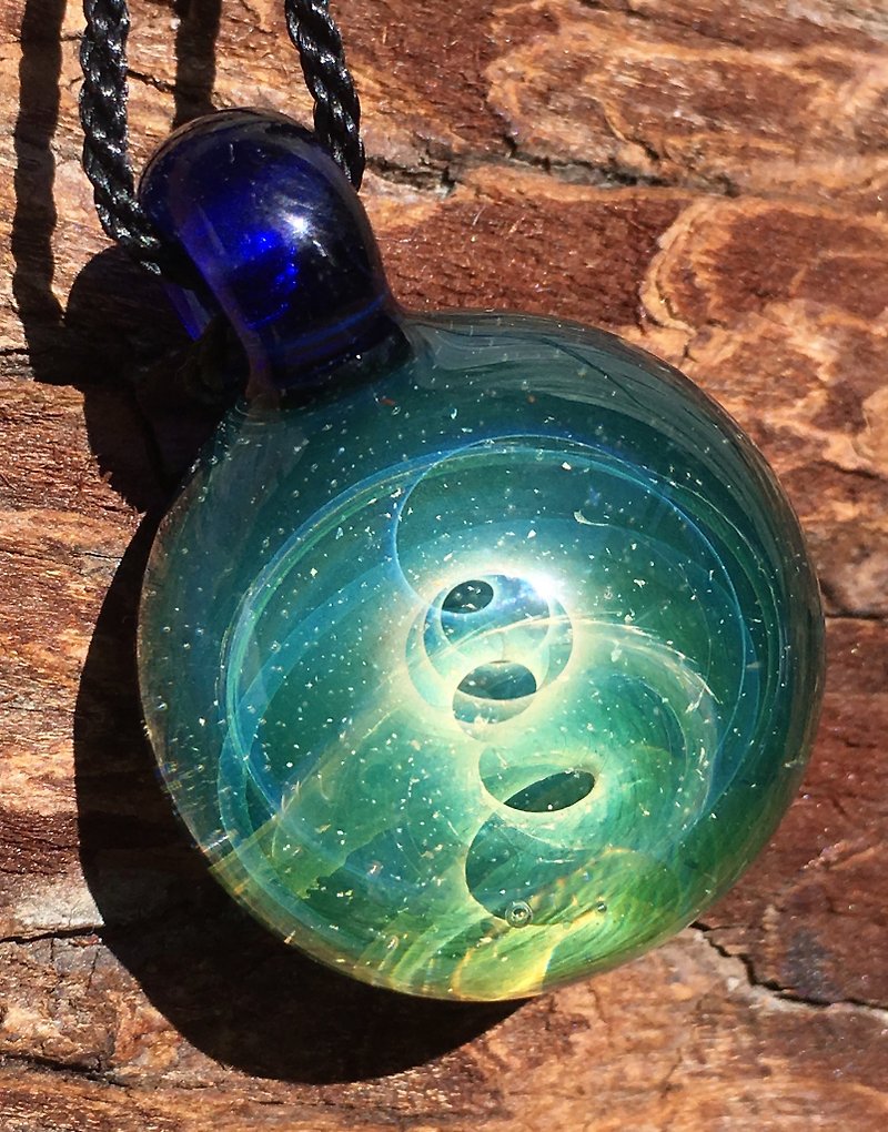 boroccus  The mysterious solid spiral design  Thermal glass  Pendant. - Necklaces - Glass Green