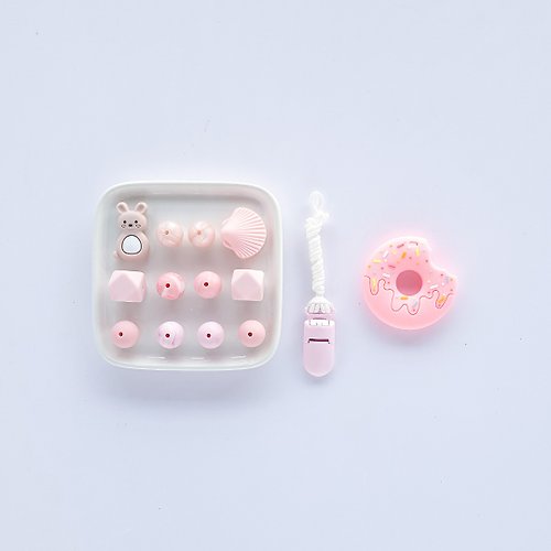 pink and blue DIY 粉色甜甜圈固齒器+奶嘴鏈+兔子+貝殼(需自行串珠)
