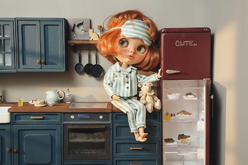 バービー人形1/6スケール用のミニチュアキッチンセット。家具