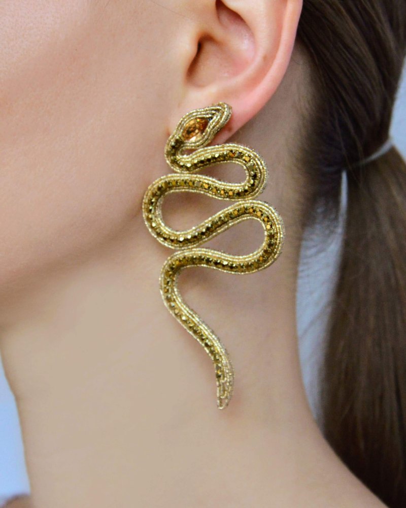 Long earrings Snake with crystals in Gold - 耳環/耳夾/耳骨夾 - 其他材質 金色