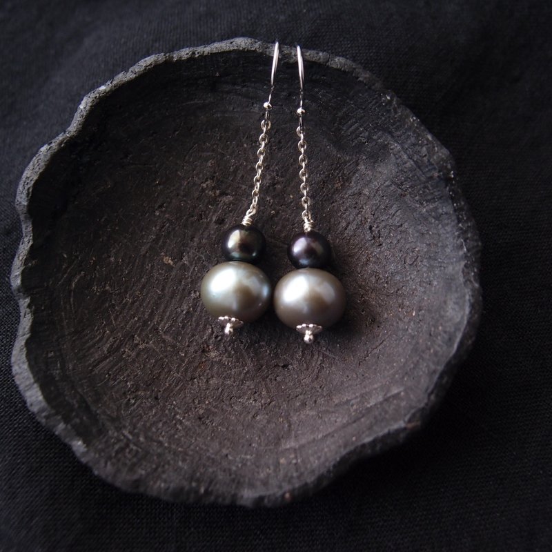 【SV】Green Gray × Navy Pearl Earrings　バイカラー パールピアス - 耳環/耳夾/耳骨夾 - 珍珠 銀色