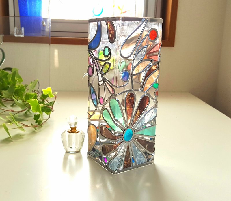 Order  Square glass vase 　Flower Arabesque - Pottery & Ceramics - Glass Multicolor