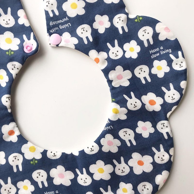 Baby Flower Doll - White Rabbit Flower - ผ้ากันเปื้อน - ผ้าฝ้าย/ผ้าลินิน 