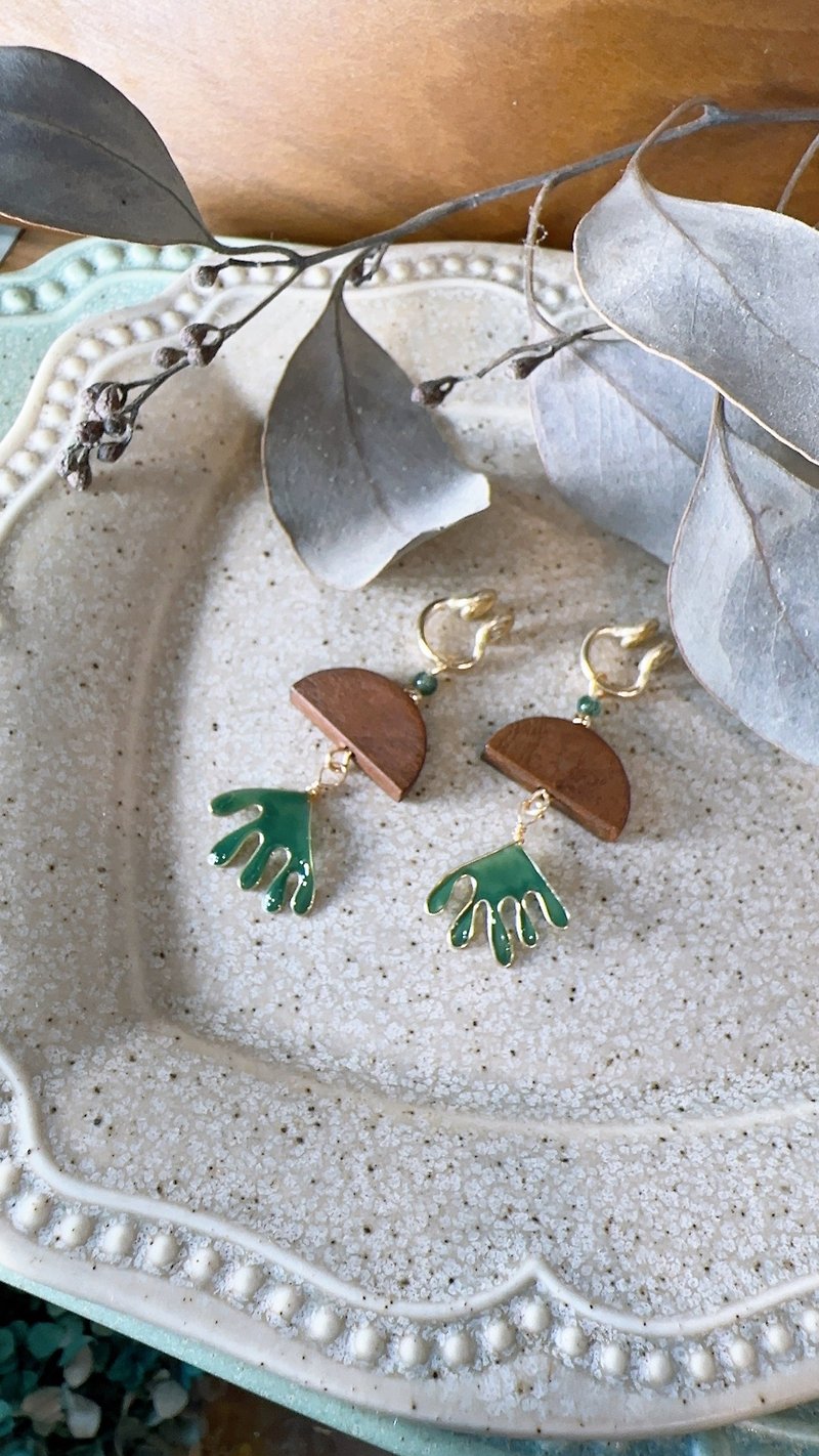 小木頭 | 鹿角蕨款 - 耳環/耳夾 - 其他材質 綠色