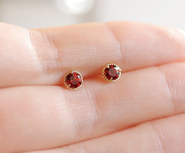 K18 Garnet Post Earrings ~Ello Fiol~ January Birthstone - Shop