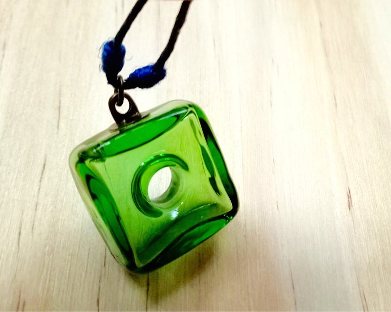 清爽綠色方塊琉璃精油瓶項鍊 - 項鍊 - 琉璃 綠色