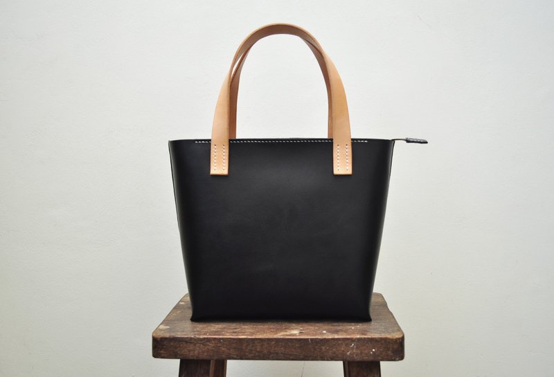 Classic Leather Tote - กระเป๋าถือ - หนังแท้ 