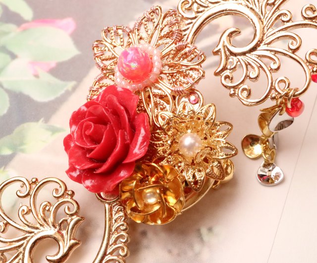 The classic sakura brooch