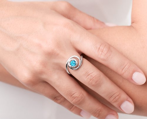 Majade Jewelry Design 藍托帕石螺旋求婚戒指 14k白金獨特結婚戒指 極簡另類訂婚指環