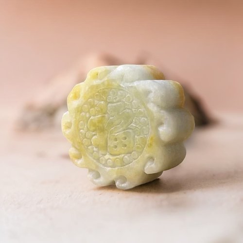 瓔珞翡翠 飄黃翡翡翠月餅擺飾擺件 | 天然緬甸玉A貨翡翠 | 送禮