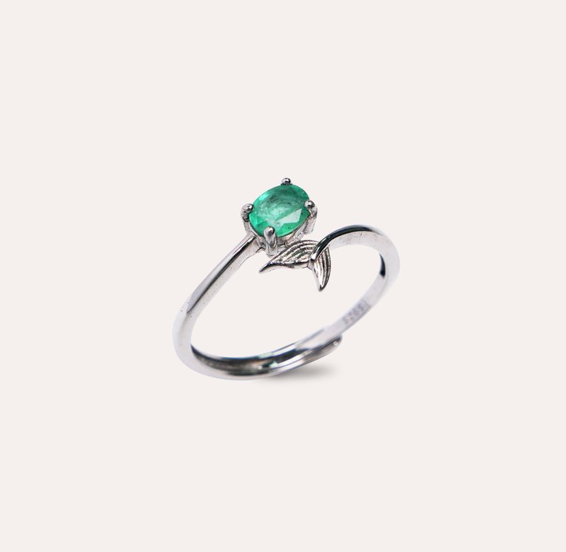 Anzhu Emerald Green Oval 4*5mm Ring Metamorphosis Series Fin Gemstone Silver Jewelry AND - แหวนทั่วไป - เงิน สีเขียว