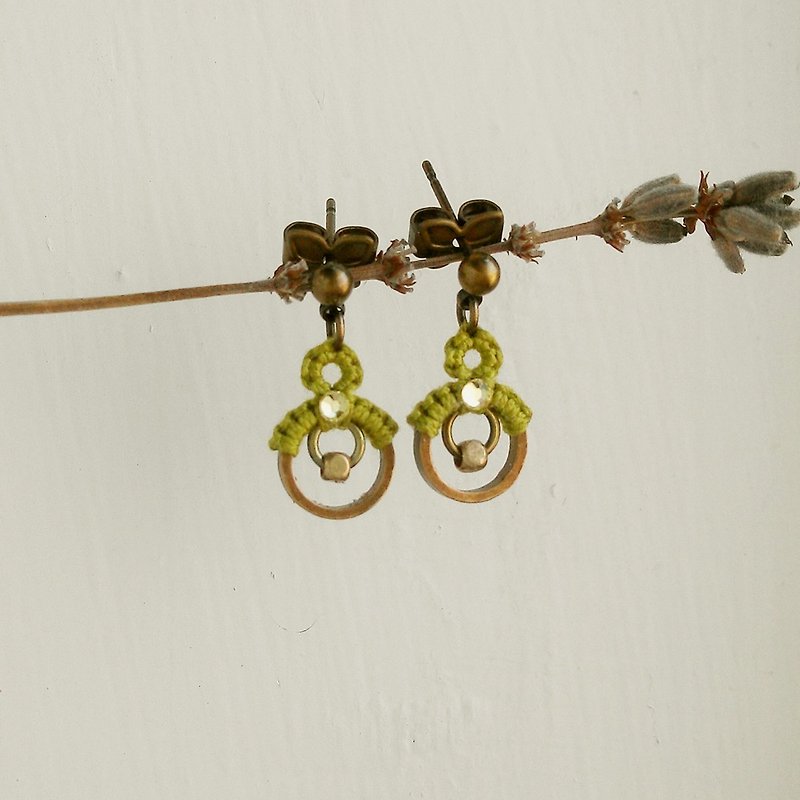Minimal macrame drops boho earrings olive green fancy rope braided round wild can be modified ear clip type - ต่างหู - ผ้าฝ้าย/ผ้าลินิน สีเขียว