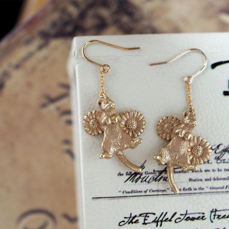 Around cat earrings antique gold one ear - ต่างหู - โลหะ สีทอง