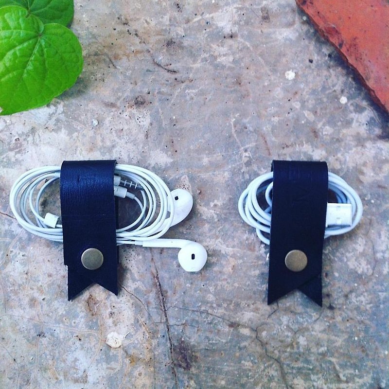 2 piece earphone/data cable strap color dark black - 捲線器/電線收納 - 真皮 